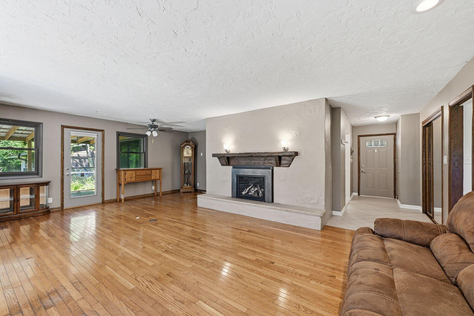611 West Mequon Road Mequon, WI 53092 - Photo 21 of 36 19