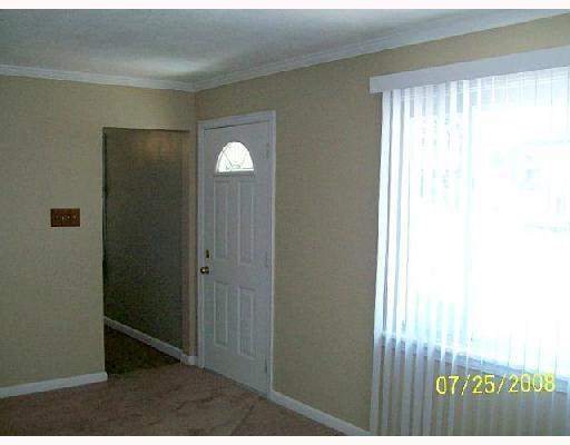 515 Harmony Avenue Rochester, PA 15074 - Photo 5 of 8 Living Room.