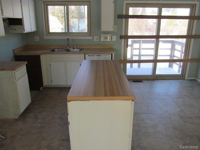 3840 Cone Avenue Rochester, MI 48309 - Photo 12 of 25 261-907857 - Kitchen (10).JPG