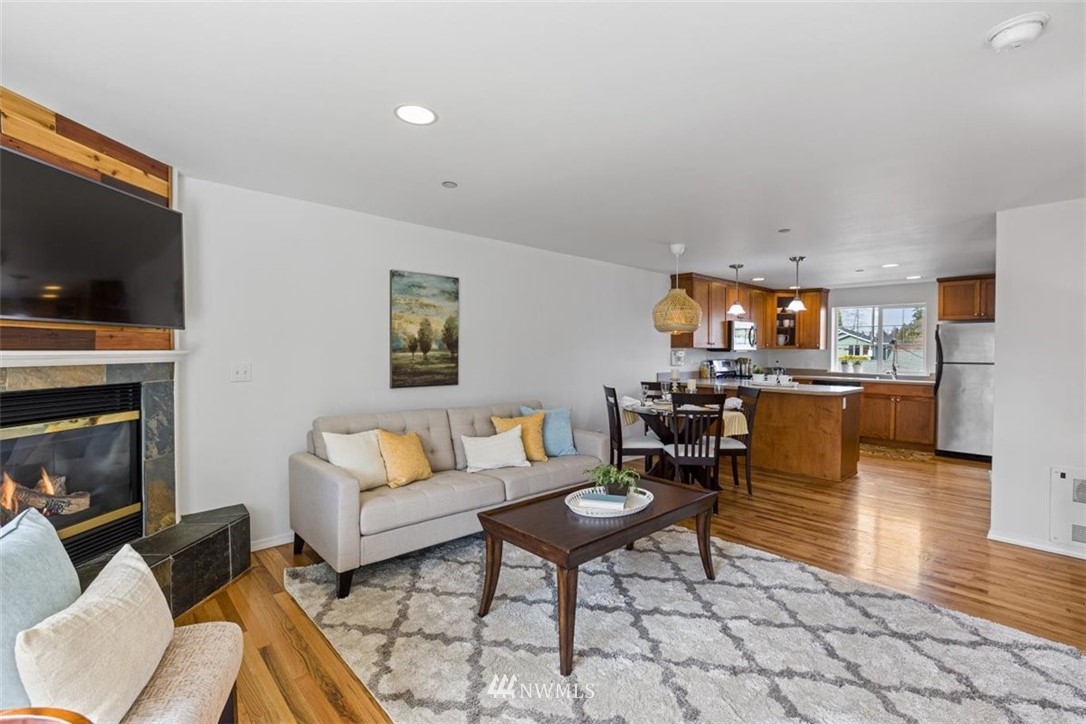 10139 Holman Road Northwest Seattle, WA 98177 - Photo 4 of 32 Gallery Image 4