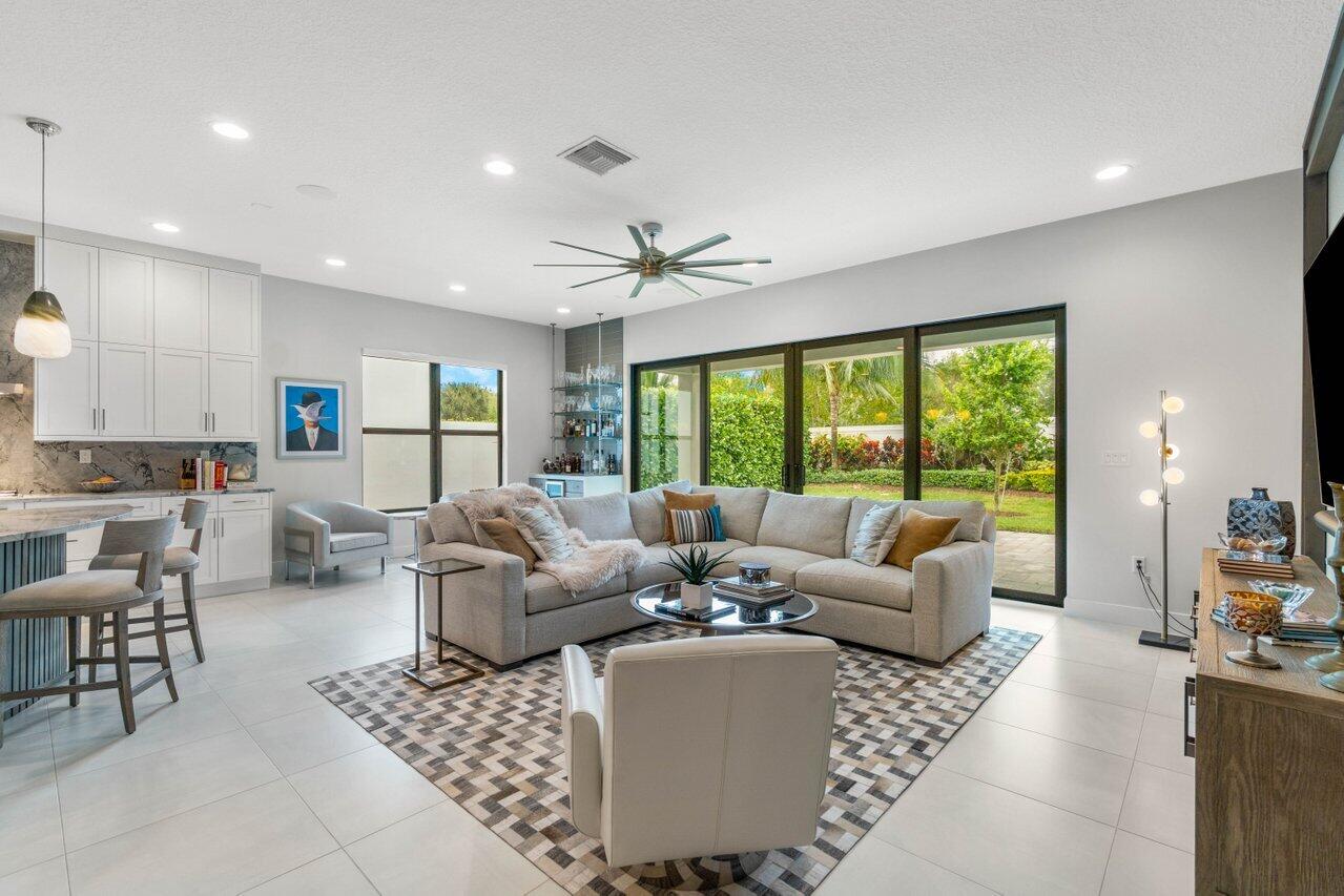 17493 Rainstream Road Boca Raton, FL 33496 - Photo 9 of 23 011-17493RainstreamRoad-BocaRaton-FL-334