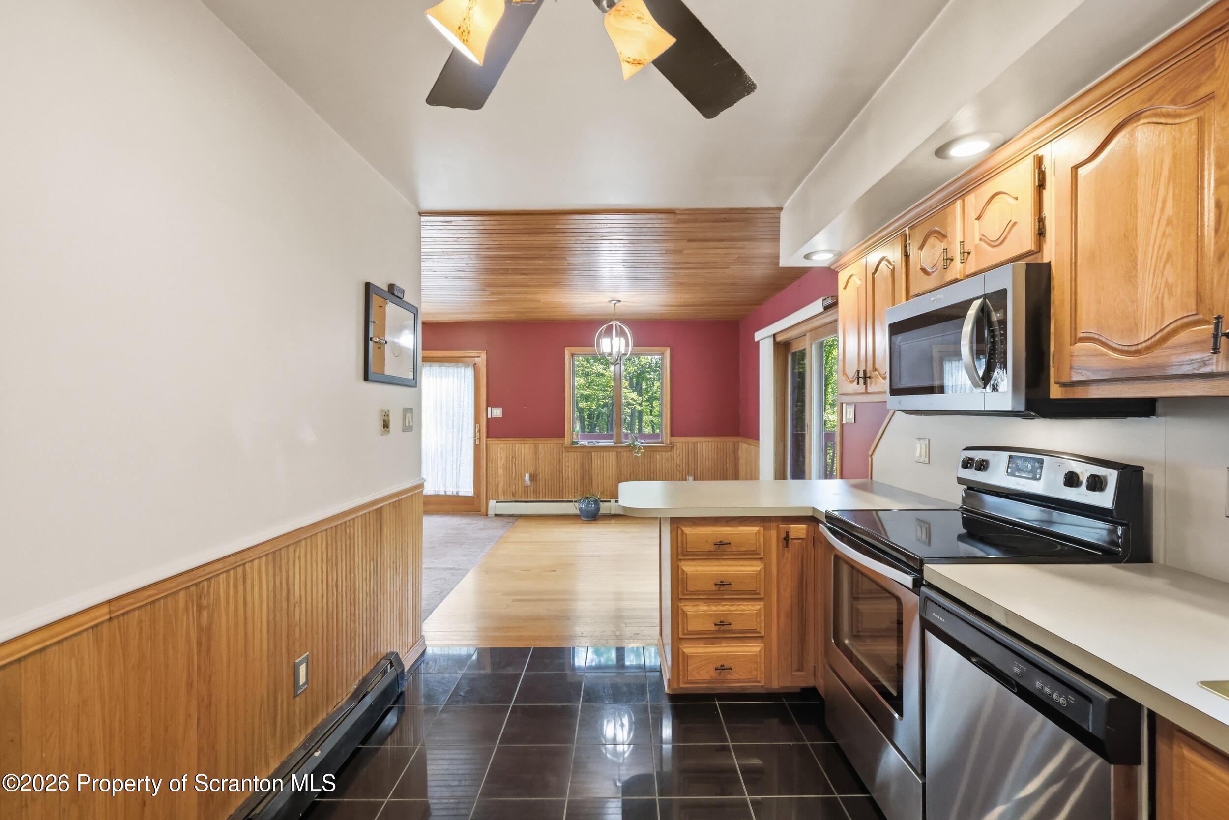 140 Sunset Street Carbondale, PA 18407 - Photo 11 of 46 140 sunset10