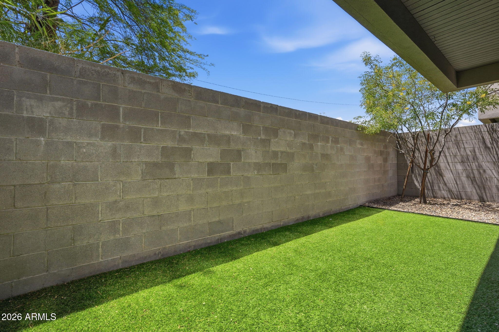 2727 East Thomas Road, Unit 5 Phoenix, AZ 85016 - Photo 34 of 41 a view of a backyard with brick wall