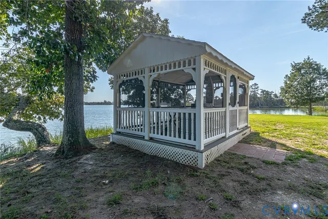 a view of a house with backyard and deck