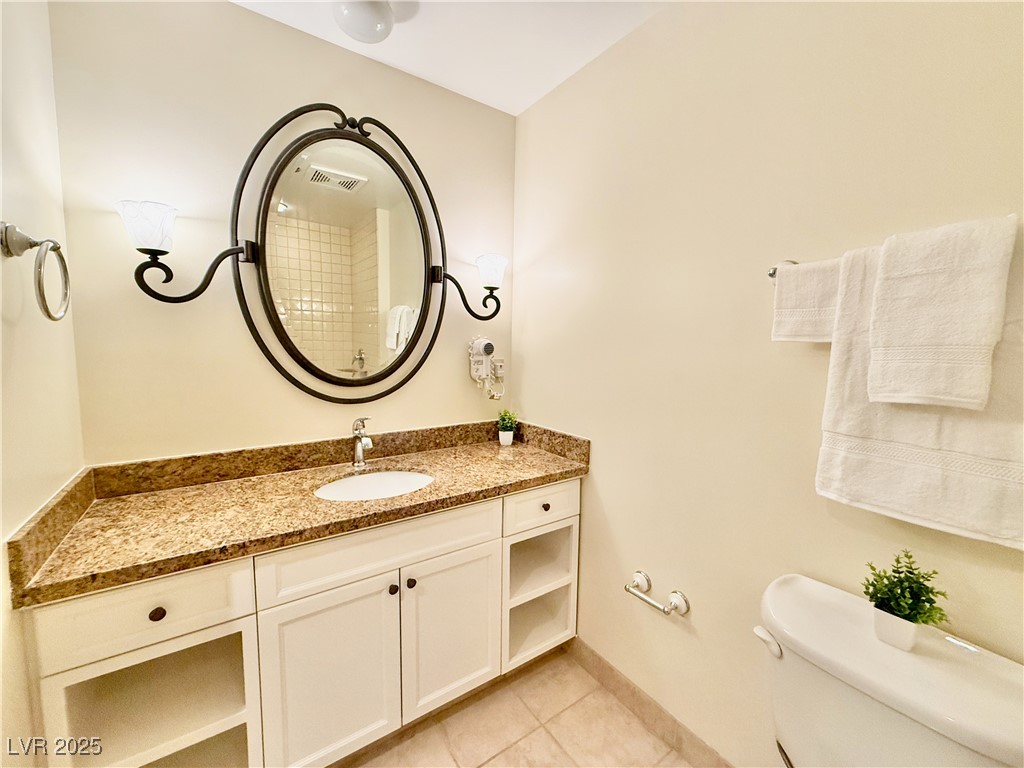 30 Strada Di Villaggio, Unit 204 Henderson, NV 89011 - Photo 28 of 59 Primary Bathroom