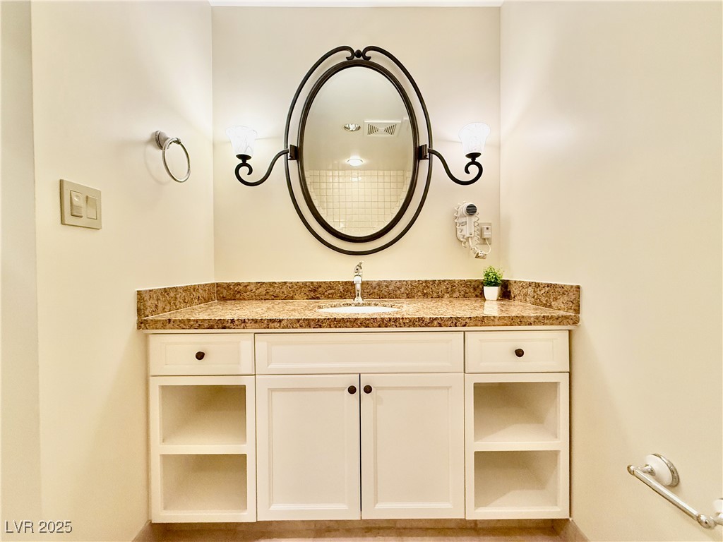 30 Strada Di Villaggio, Unit 204 Henderson, NV 89011 - Photo 29 of 59 Primary Bathroom