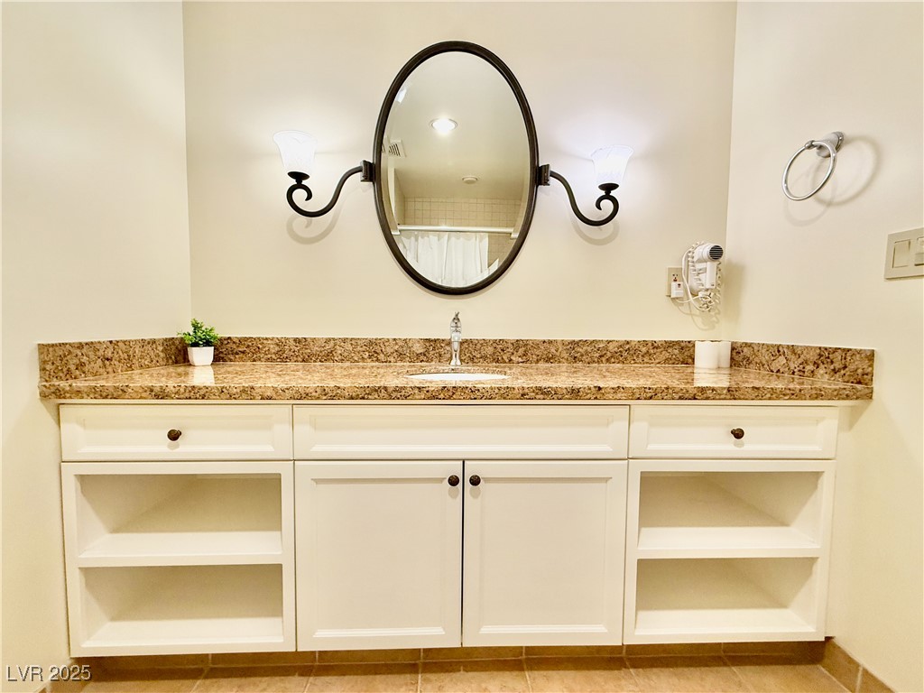 30 Strada Di Villaggio, Unit 204 Henderson, NV 89011 - Photo 37 of 59 Secondary 3/4 Bathroom