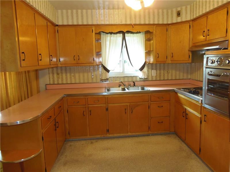 1021 Freeport Road Natrona Heights, PA 15065 - Photo 6 of 18 Gallery Image 6