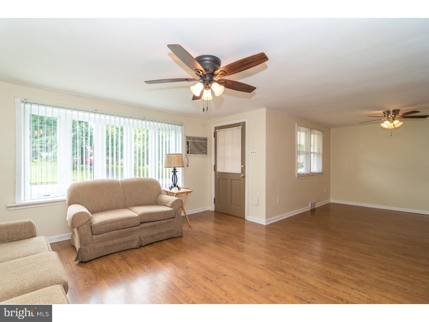 9530 Rising Sun Avenue Philadelphia, PA 19115 - Photo 3 of 23 Living Room