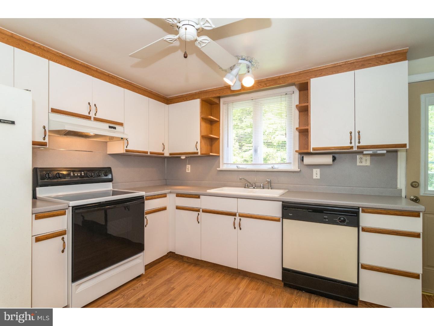 9530 Rising Sun Avenue Philadelphia, PA 19115 - Photo 6 of 23 Kitchen