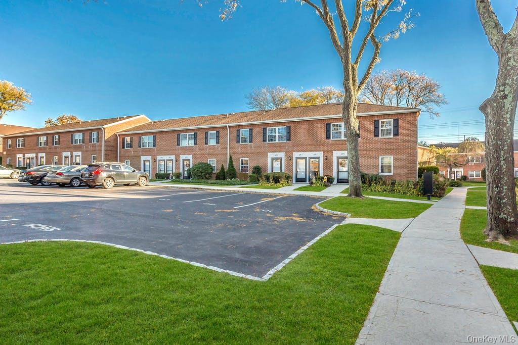 337-9 Hicksville Road, Unit 9 Bethpage, NY 11714 - Photo 19 of 20