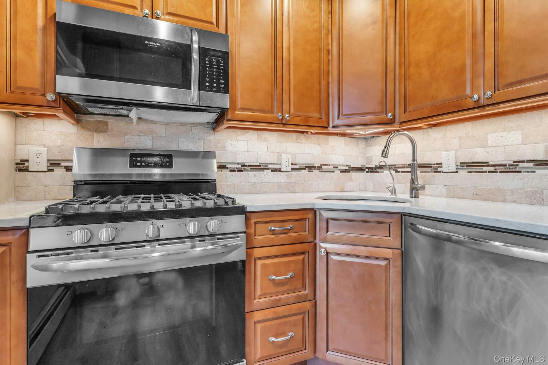 337-9 Hicksville Road, Unit 9 Bethpage, NY 11714 - Photo 7 of 20