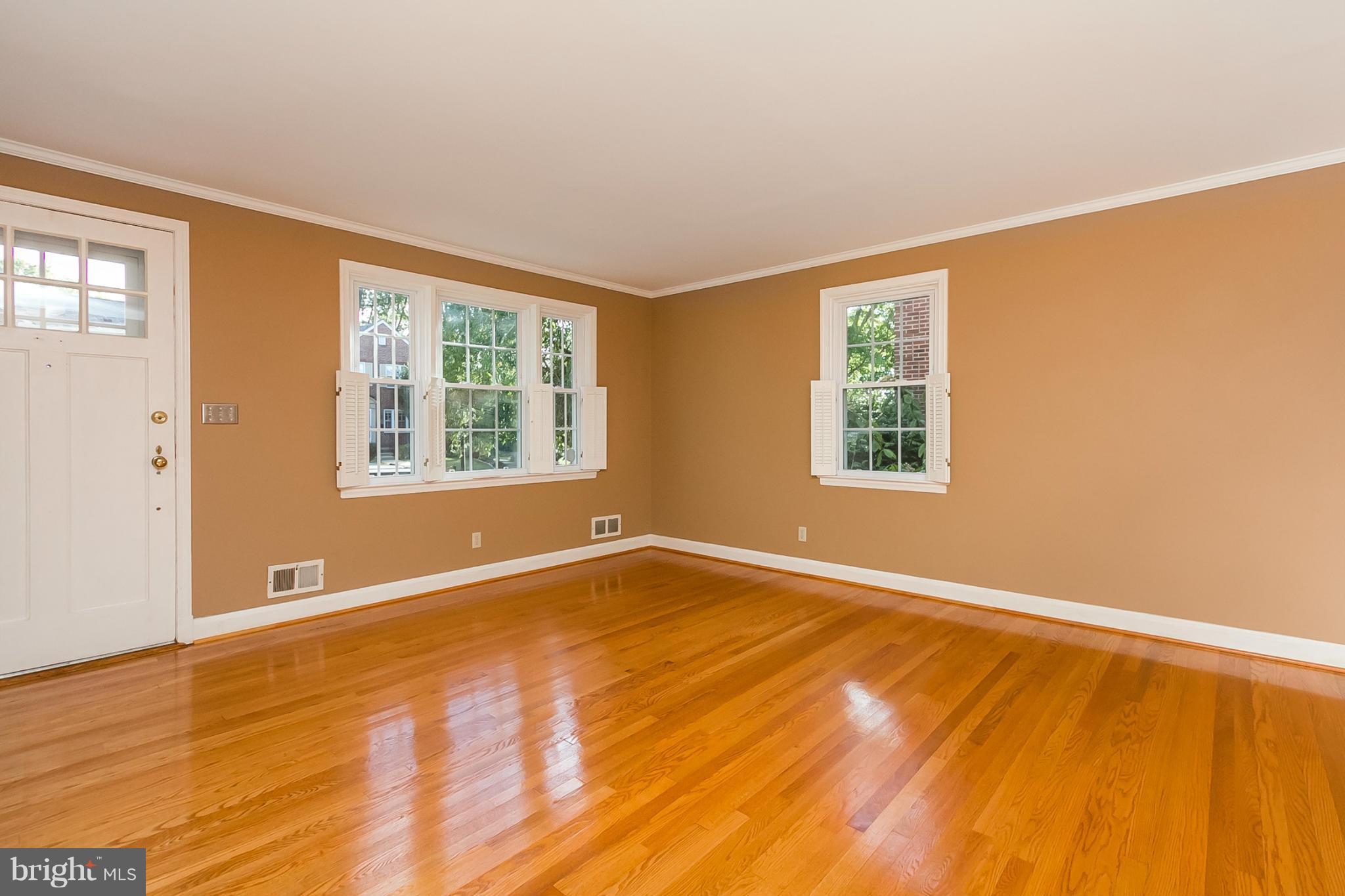 262 Stanmore Road Baltimore, MD 21212 - Photo 3 of 30 Living Room