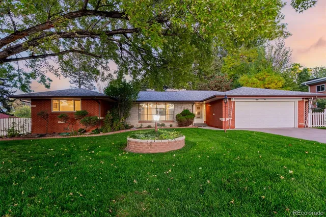a view of a house with a backyard