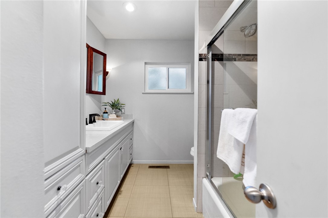 1773 Ivy Road Oceanside, CA 92054 - Photo 34 of 53 Guest bathroom
