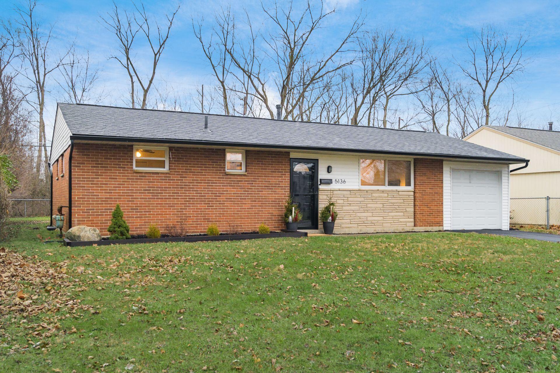 5136 Drivemere Road Hilliard, OH 43026 - Photo 2 of 30 002_ Rd Hilliard OH 43026 USA