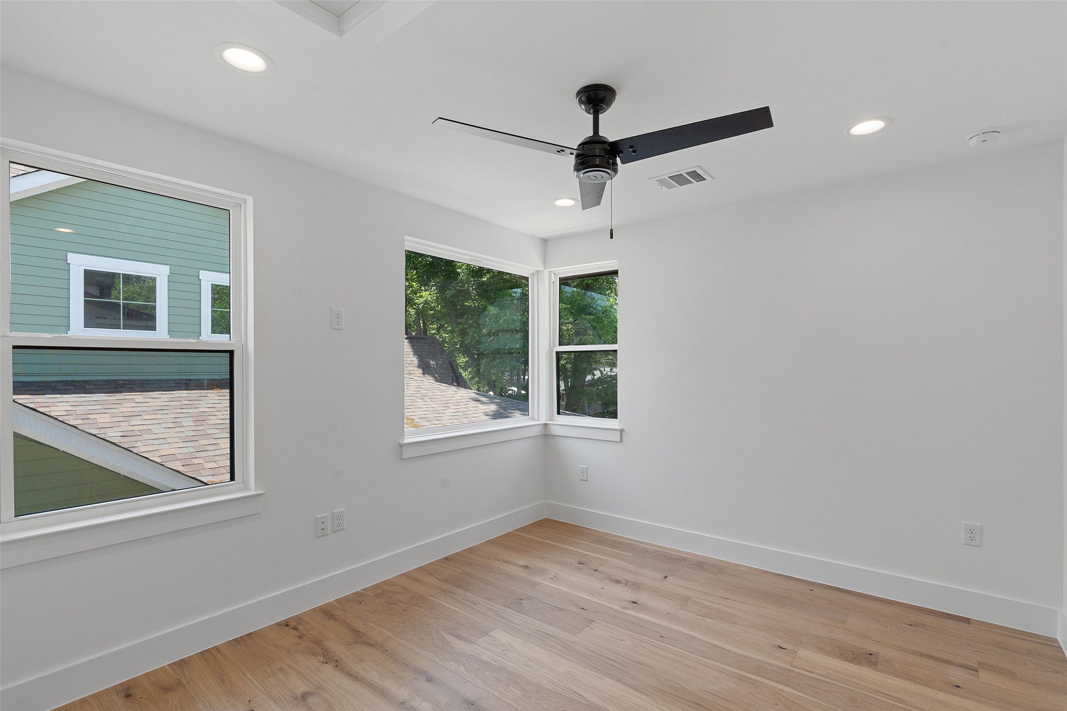 909 Payne Avenue, Unit 1 Austin, TX 78757 - Photo 20 of 38 Bedroom #1