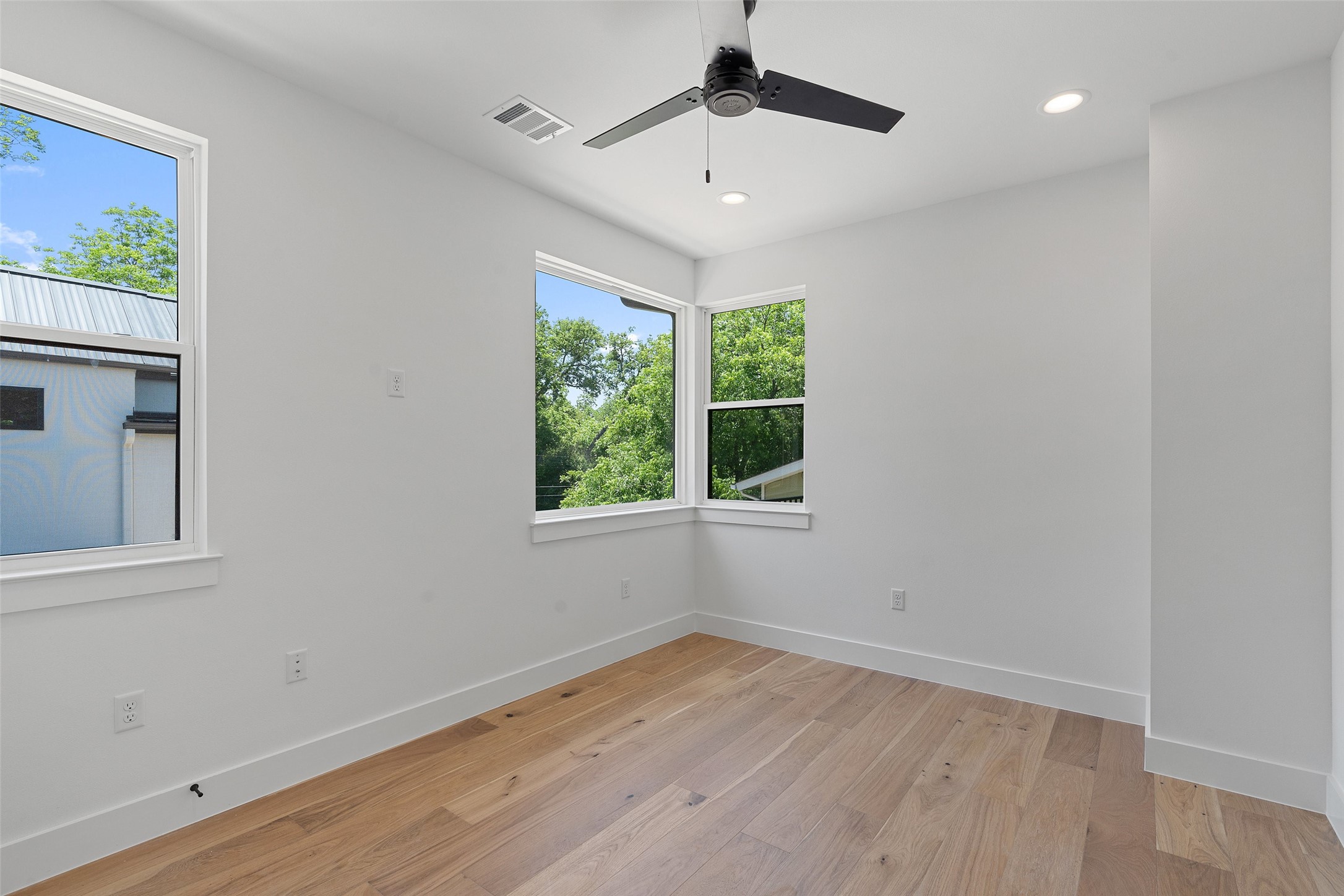 909 Payne Avenue, Unit 1 Austin, TX 78757 - Photo 22 of 38 vacant Bedroom #2