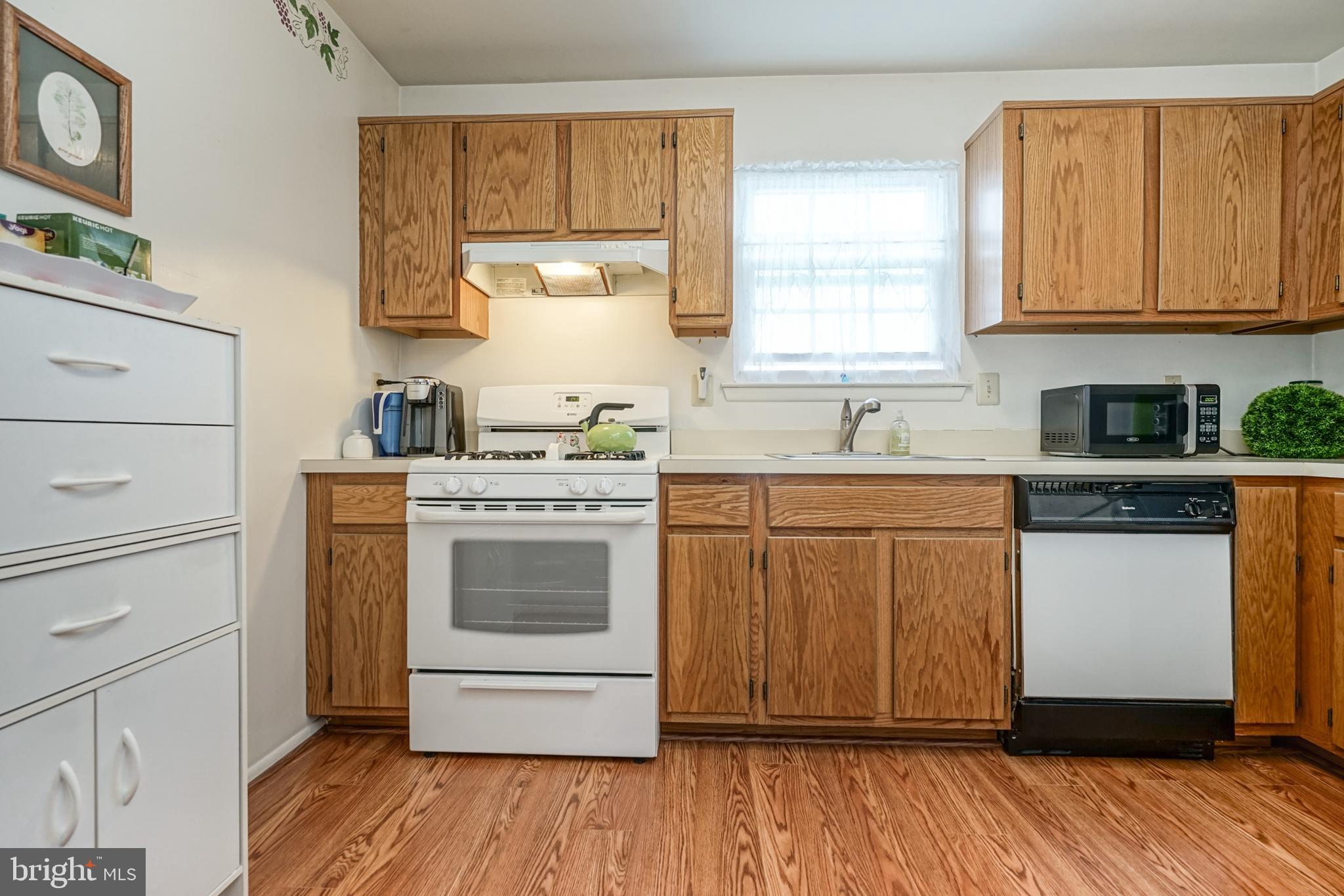 809 Woodchip Road Lumberton, NJ 08048 - Photo 11 of 24 Hardwood Laminate Floor