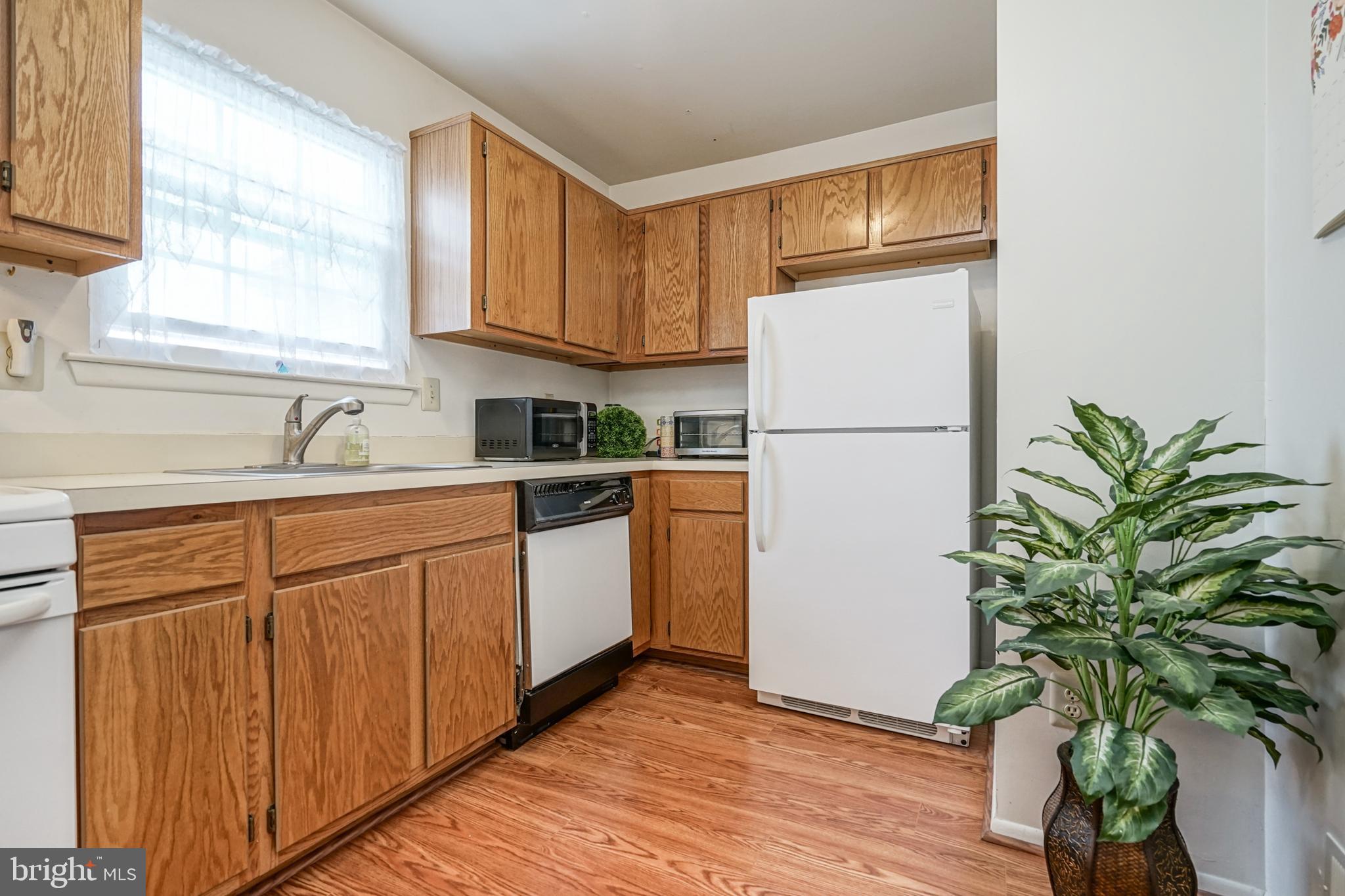 809 Woodchip Road Lumberton, NJ 08048 - Photo 9 of 24 Sunny Kitchen