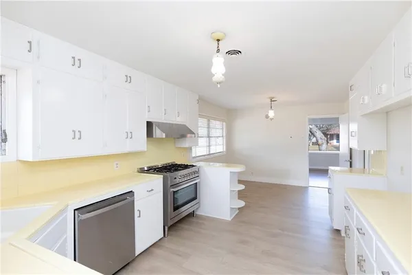 $2,495 | 361 Williamson Place, Corpus Christi, TX 78411