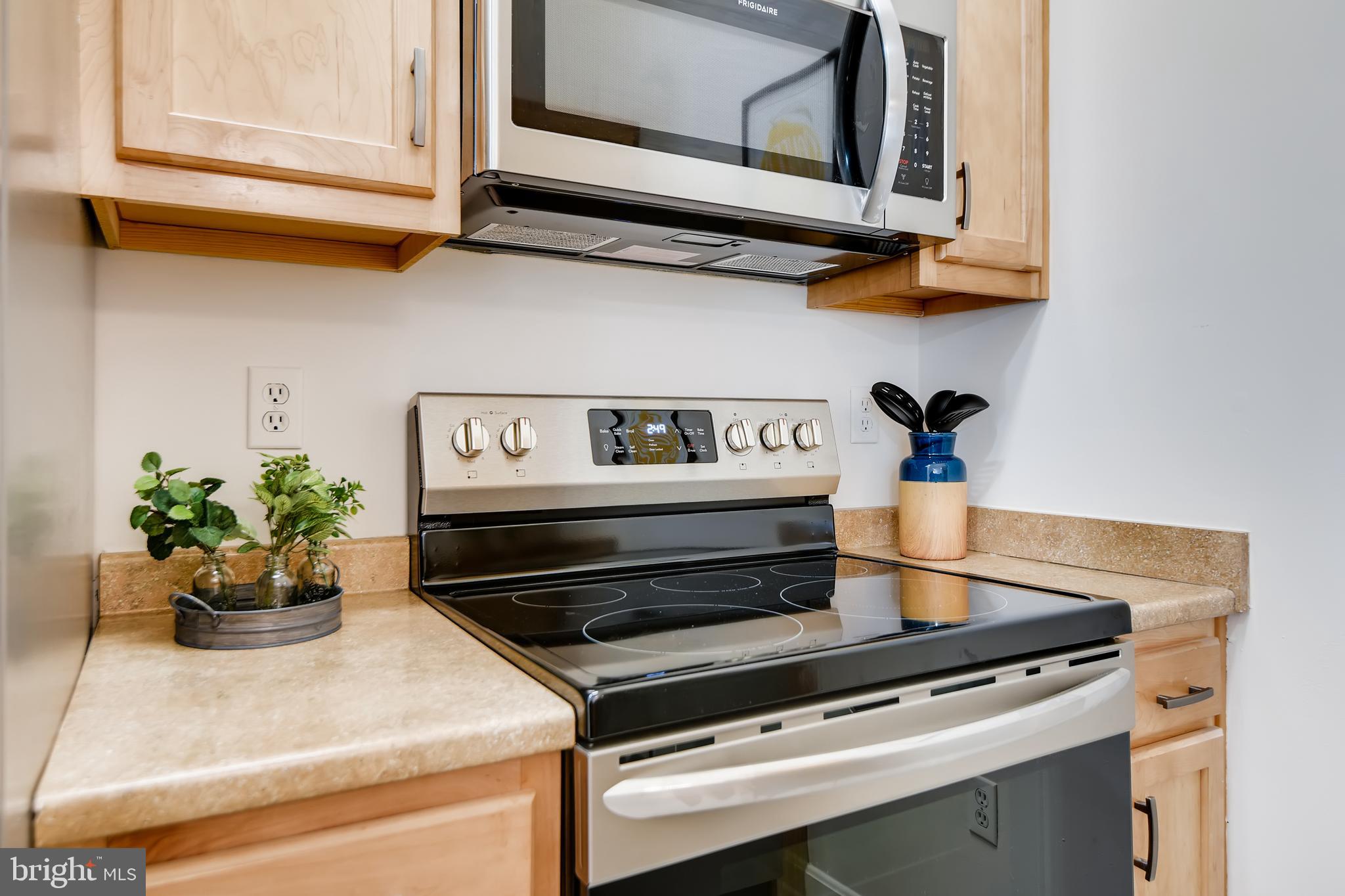 604 Moonglow Road, Unit 302 Odenton, MD 21113 - Photo 20 of 32 New stainless steel appliances