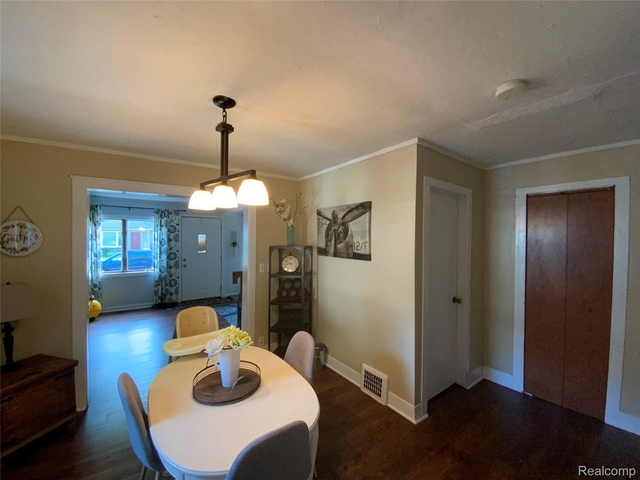 2152 Roslyn Road Grosse Pointe, MI 48236 - Photo 9 of 41 Photo Sep 21, 5 13 23 PM.jpg
