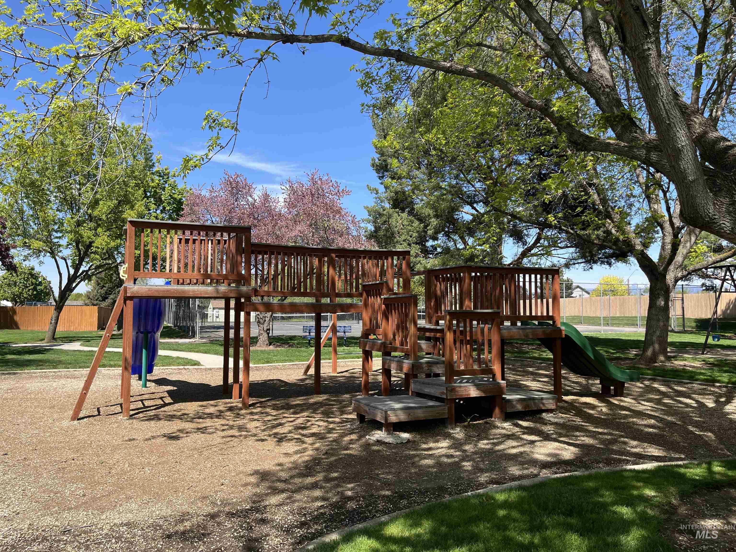 2019 South Locust Grove Road Meridian, ID 83642 - Photo 15 of 20