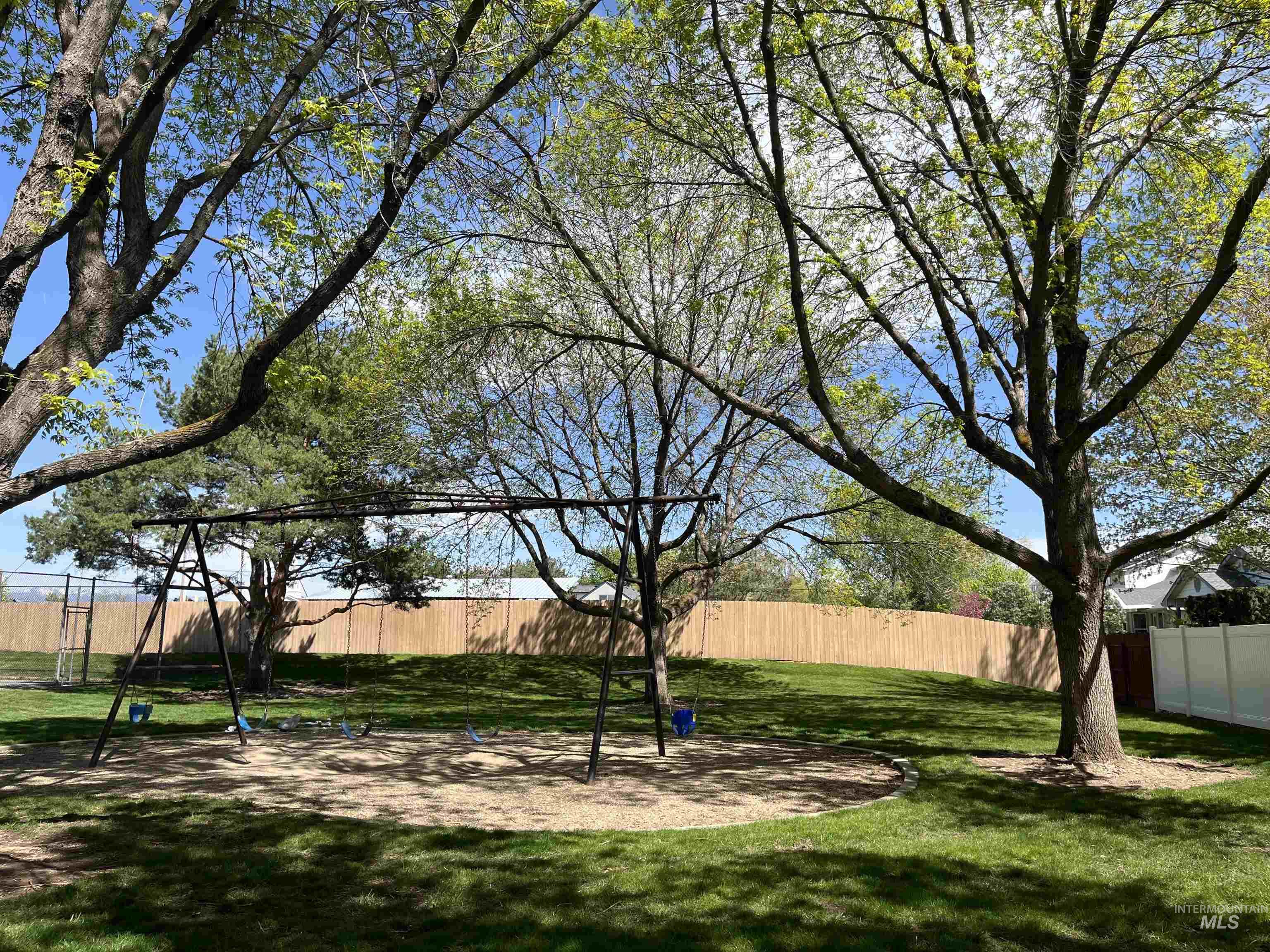 2019 South Locust Grove Road Meridian, ID 83642 - Photo 16 of 20