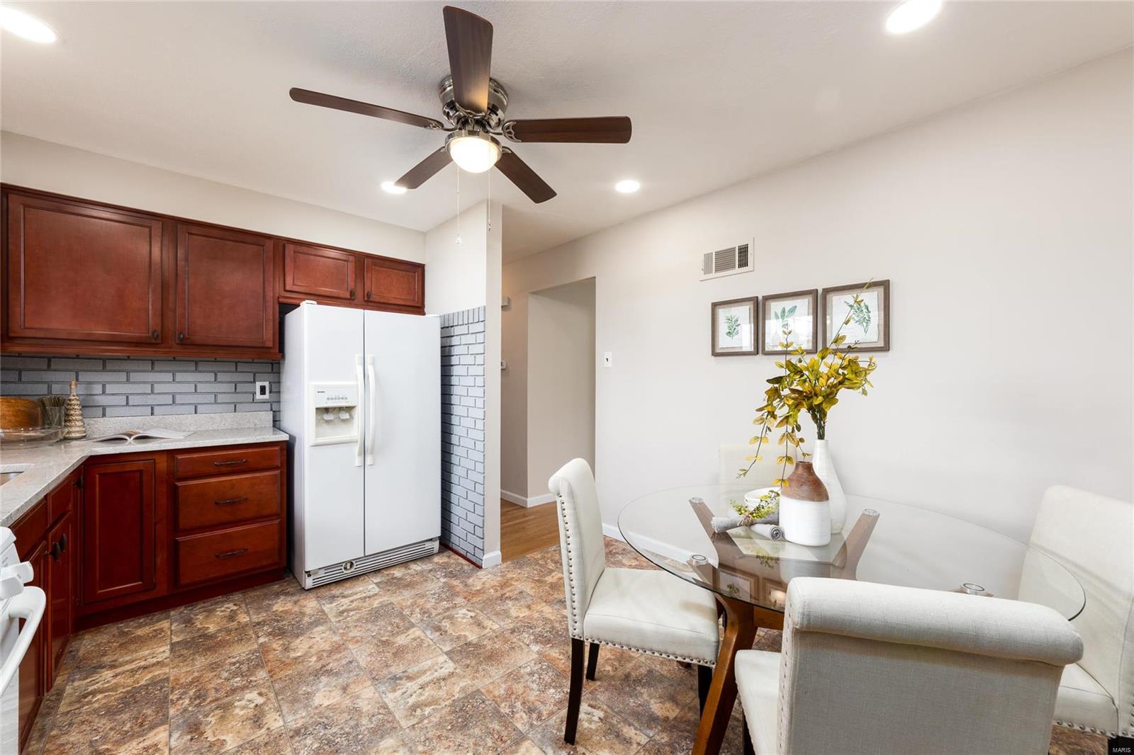 11028 Patsy Drive St. Louis, MO 63123 - Photo 6 of 17 Gallery Image 6