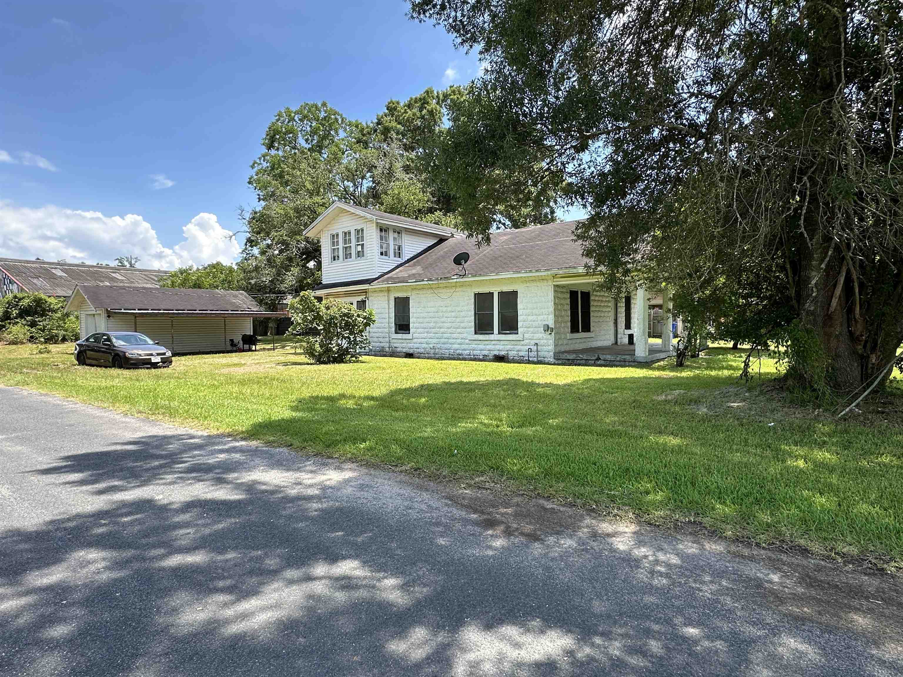 303 South 3rd Silsbee, TX 77656 - Photo 4 of 12