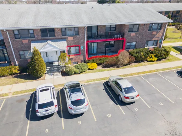 $2,500 | 210 Fulton Street, Unit 1F, Farmingdale, NY 11735