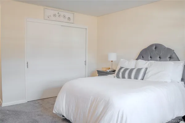$2,500 | 210 Fulton Street, Unit 1F, Farmingdale, NY 11735