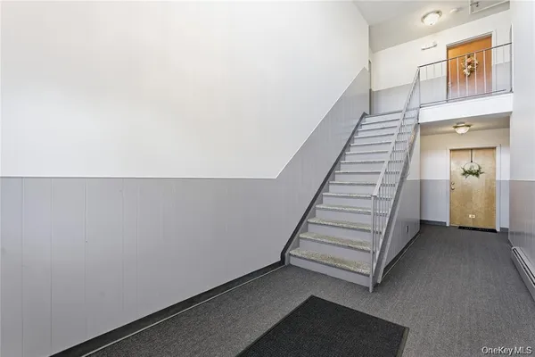 $2,500 | 210 Fulton Street, Unit 1F, Farmingdale, NY 11735
