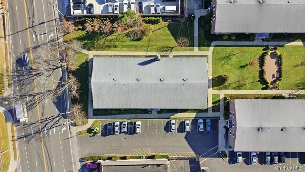 $2,500 | 210 Fulton Street, Unit 1F, Farmingdale, NY 11735