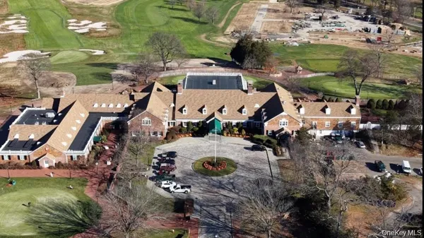 $2,500 | 210 Fulton Street, Unit 1F, Farmingdale, NY 11735