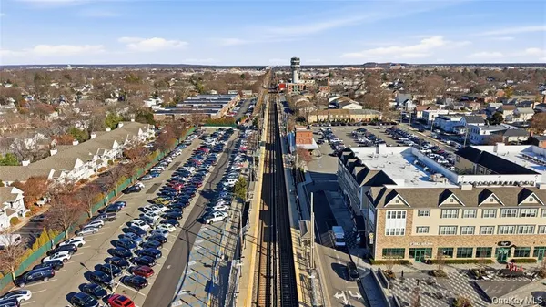 $2,500 | 210 Fulton Street, Unit 1F, Farmingdale, NY 11735