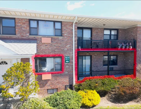 $2,500 | 210 Fulton Street, Unit 1F, Farmingdale, NY 11735
