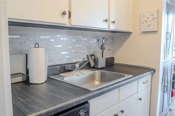 $2,500 | 210 Fulton Street, Unit 1F, Farmingdale, NY 11735