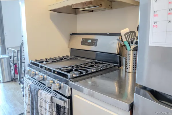 $2,500 | 210 Fulton Street, Unit 1F, Farmingdale, NY 11735