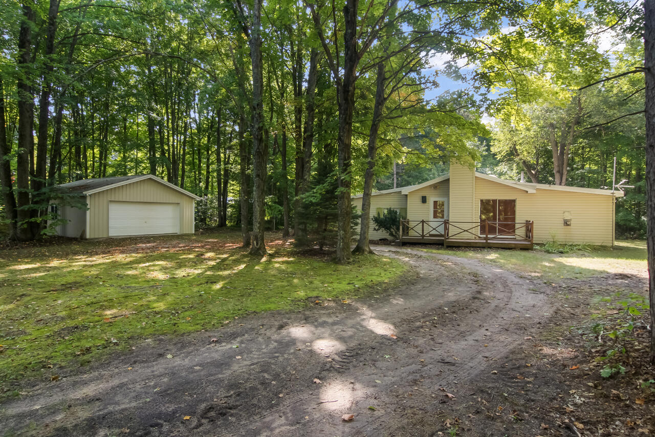 14139 Cinder Road Beulah, MI 49617 - Photo 1 of 43 40-Scene-40