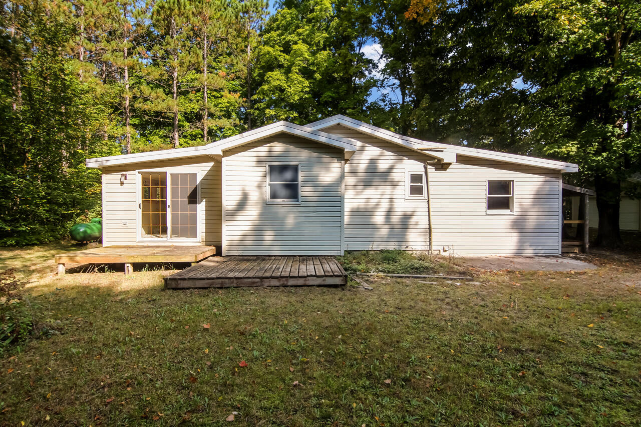 14139 Cinder Road Beulah, MI 49617 - Photo 2 of 43 2-Scene-2
