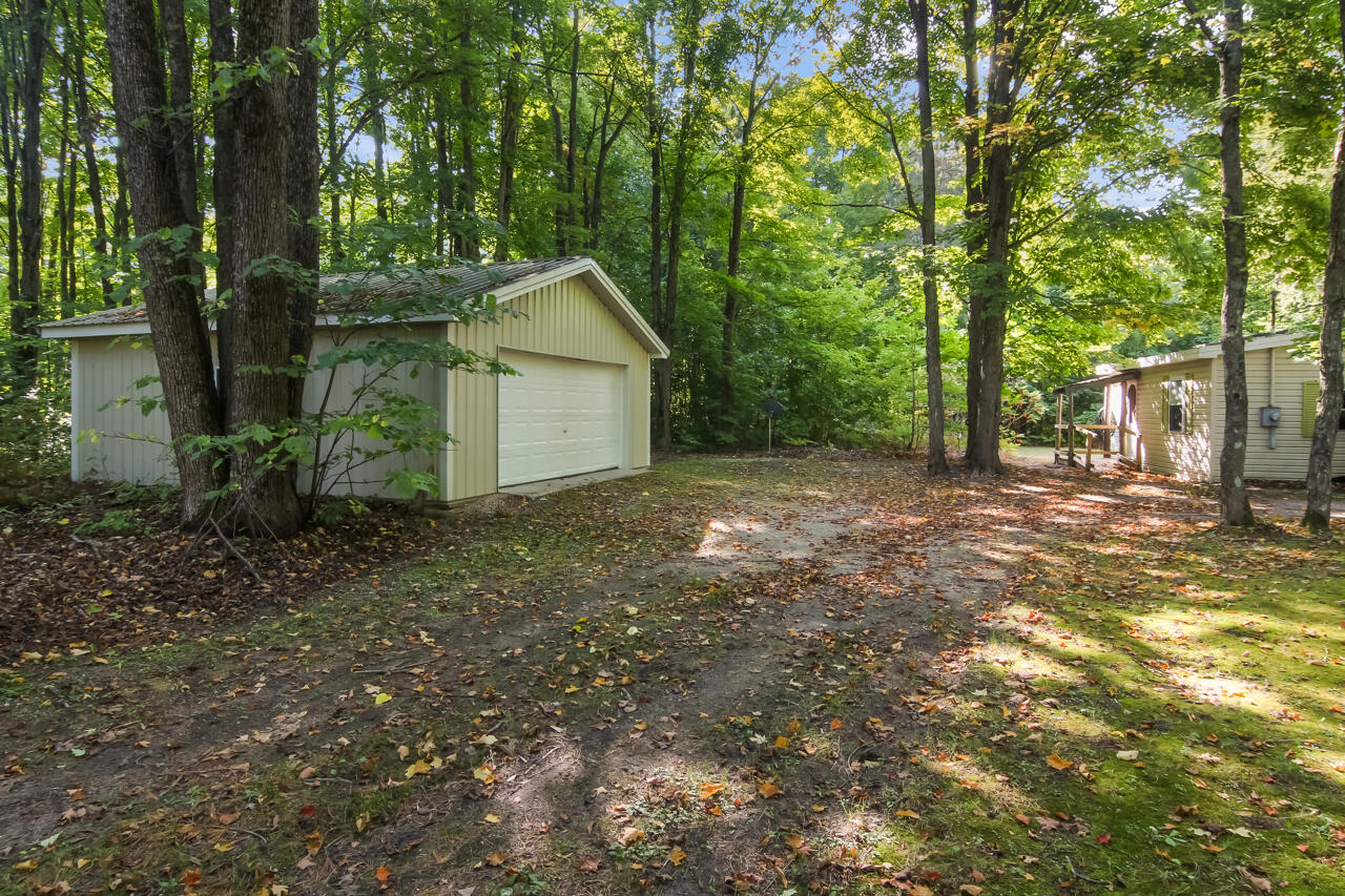 14139 Cinder Road Beulah, MI 49617 - Photo 39 of 43 36-Scene-36