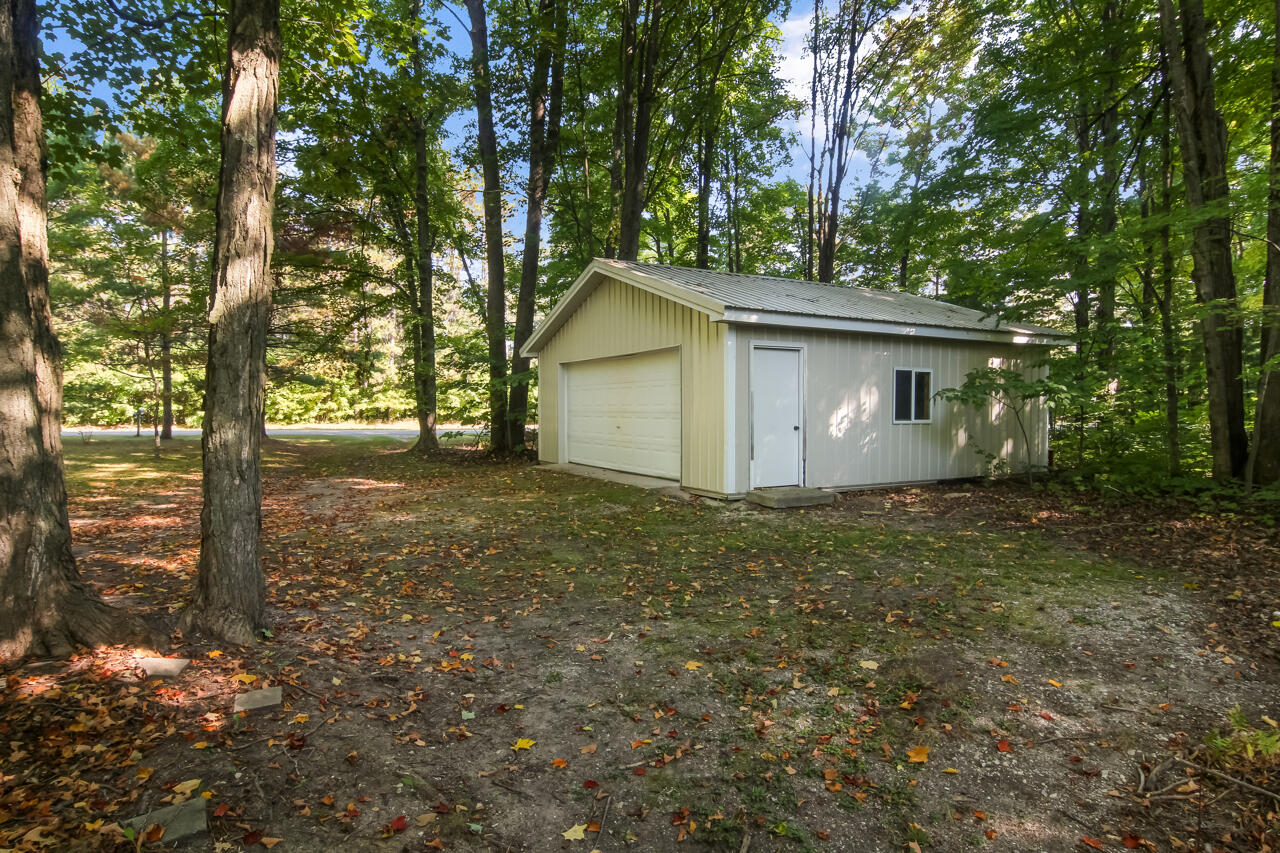 14139 Cinder Road Beulah, MI 49617 - Photo 5 of 43 6-Scene-6