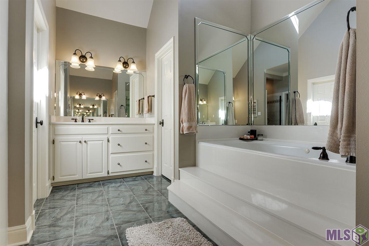 237 Charter Ridge Court Baton Rouge, LA 70810 - Photo 14 of 23 Master Bath