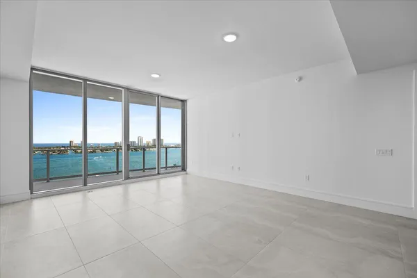 $14,500 | 220 Lake Shore Drive, Unit 1706, Lake Park, FL 33403