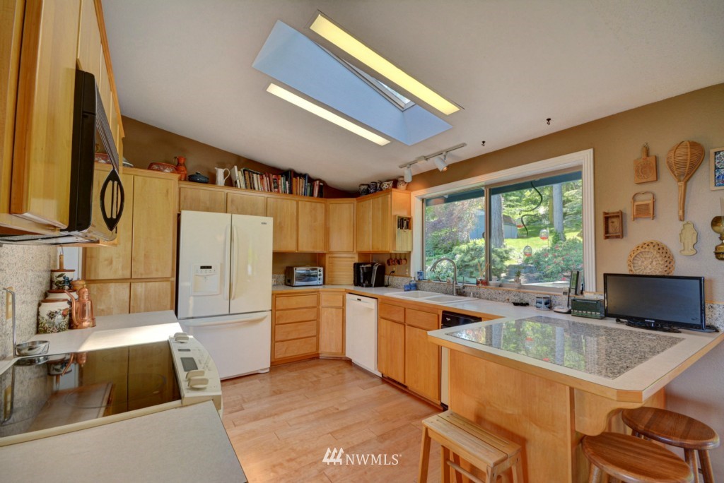 5014 Bakerview Road Oak Harbor, WA 98277 - Photo 4 of 25 Gallery Image 4