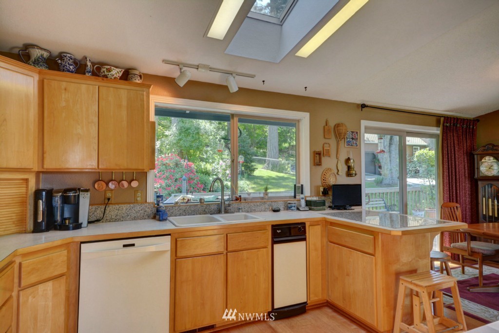 5014 Bakerview Road Oak Harbor, WA 98277 - Photo 8 of 25 Gallery Image 8