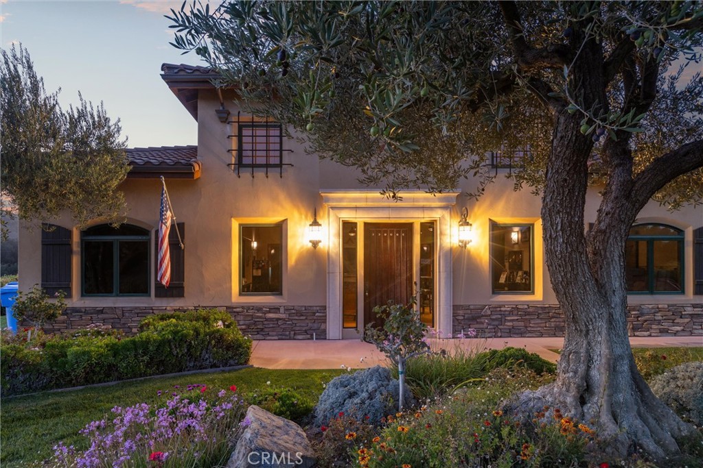 3000 Oakdale Road Paso Robles, CA 93446 - Photo 24 of 26 a front view of a house with garden