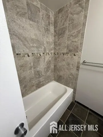 $2,600 | 45 Chatham Square, Parlin, NJ 08859